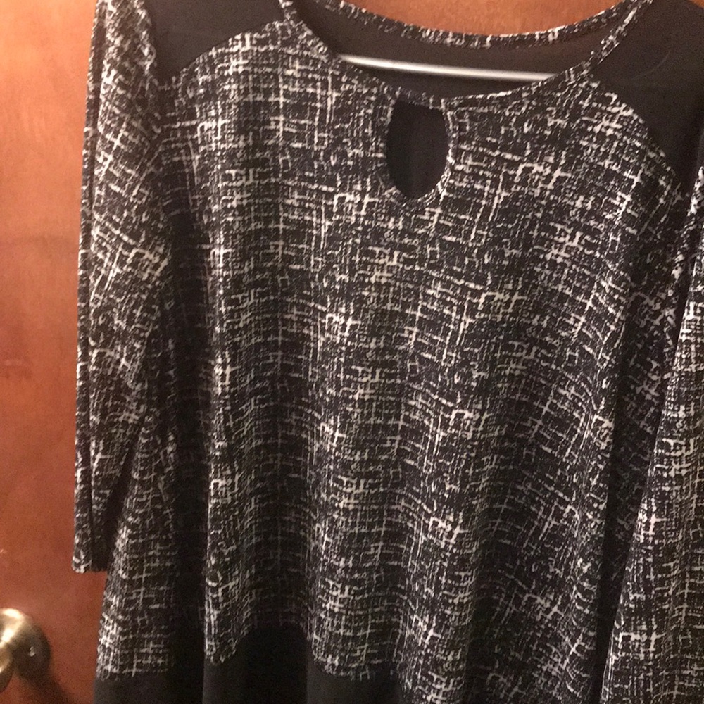 Black/White patterned top